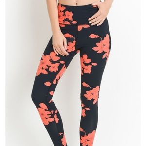 LAST SMALL ✨Highwaist Floral leggings
